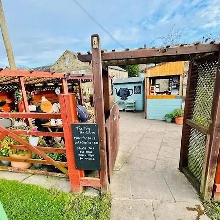 Canal Rodley Leeds, 5 Miles Lba Airport *