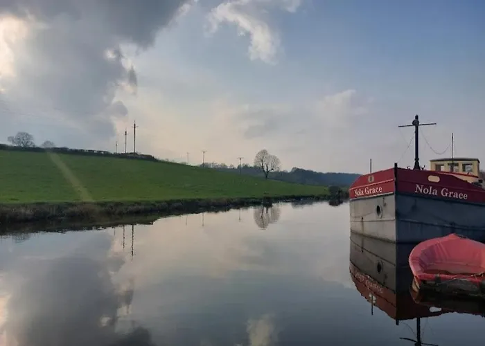 Canal Rodley Leeds, 5 Miles Lba Airport *