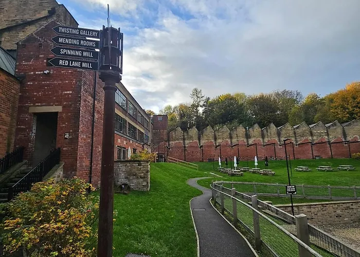 Canal Rodley Leeds, 5 Miles Lba Airport * Leeds (West Yorkshire)