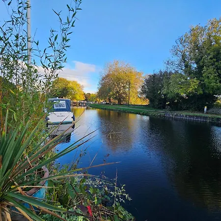 Canal Rodley Leeds, 5 Miles Lba Airport