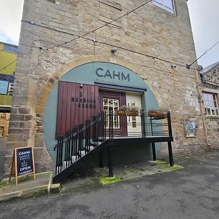 Canal Rodley Leeds, 5 Miles Lba Airport Leeds (West Yorkshire)