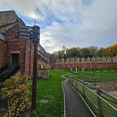 Canal Rodley Leeds, 5 Miles Lba Airport * Leeds (West Yorkshire)