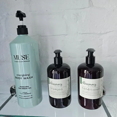 Canal Rodley Leeds, 5 Miles Lba Airport Leeds (West Yorkshire)