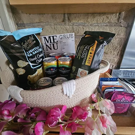 Canal Rodley Leeds, 5 Miles Lba Airport