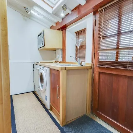 Canal Rodley Leeds, 5 Miles Lba Airport *