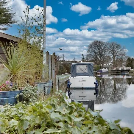 Canal Rodley Leeds, 5 Miles Lba Airport 利兹