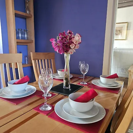 Canal Rodley Leeds, 5 Miles Lba Airport