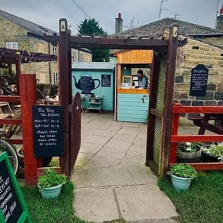 Canal Rodley Leeds, 5 Miles Lba Airport Leeds (West Yorkshire)