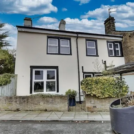 Canal Rodley Leeds, 5 Miles Lba Airport