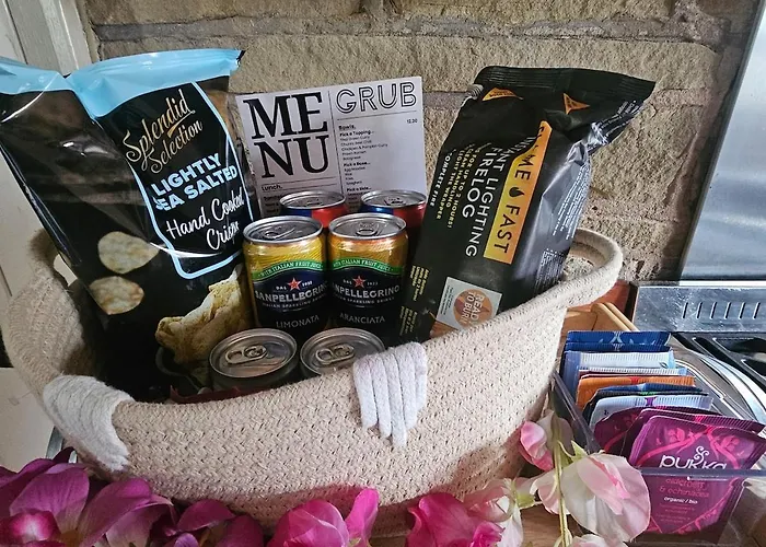 Canal Rodley Leeds, 5 Miles Lba Airport