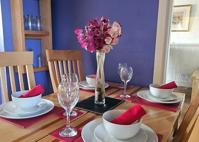 Canal Rodley Leeds, 5 Miles Lba Airport