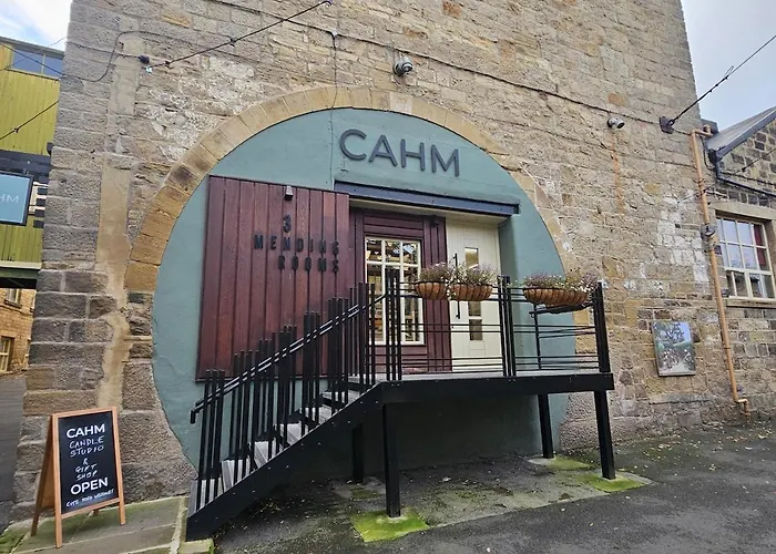 Canal Rodley Leeds, 5 Miles Lba Airport Leeds (West Yorkshire)