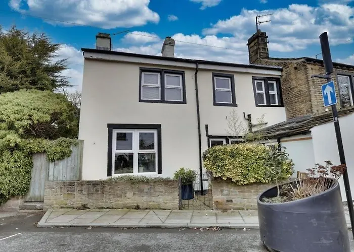 Canal Rodley Leeds, 5 Miles Lba Airport